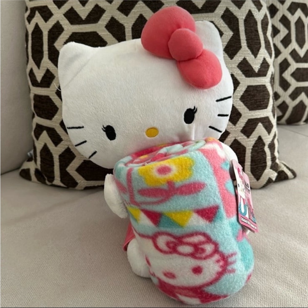 HELLO KITTY CHARACTER AND THROW SET SANRIO FLOWERS NWT 2016